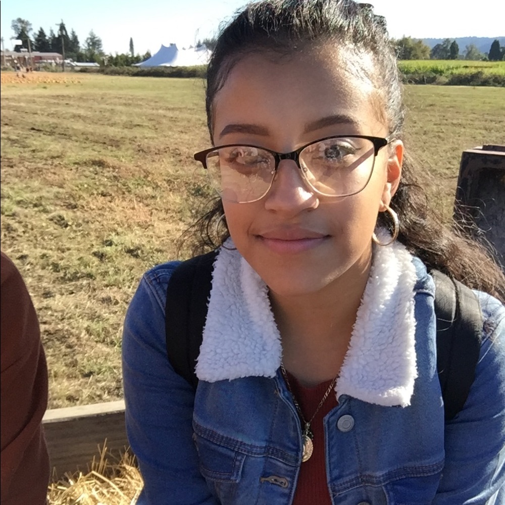 Meet your Posher, Monica